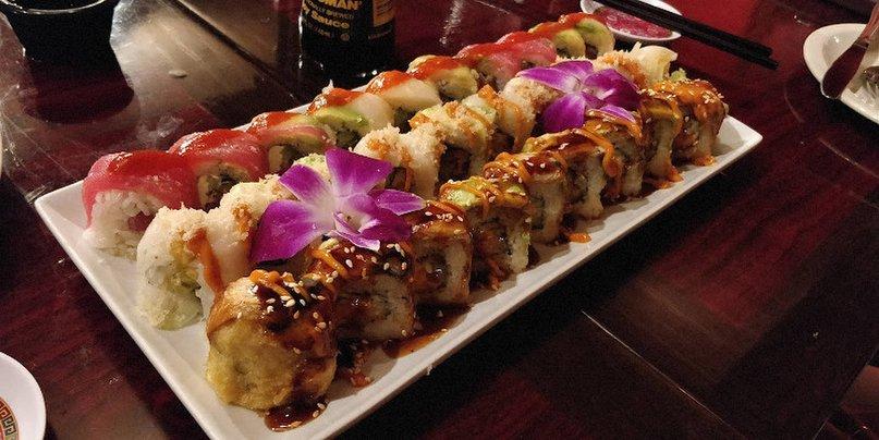 Mon's Thai Bistro & Sushi Bar