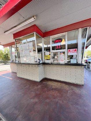 Che's Chicken & Burgers
