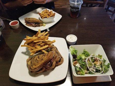 Picnikins Patio Cafe