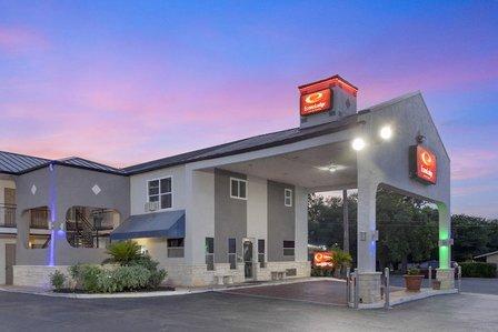 Econo Lodge Inn & Suites Near Lackland AFB