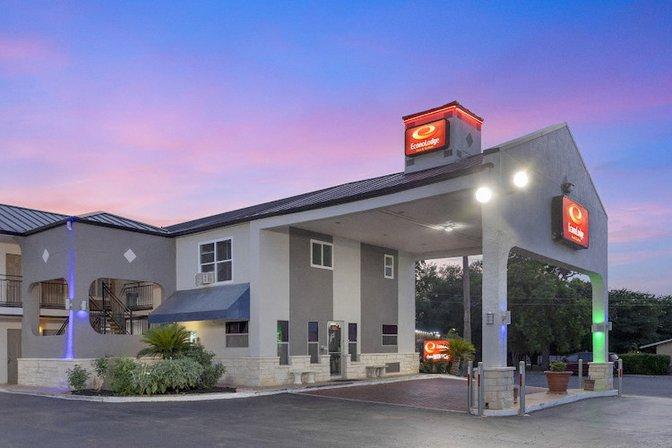 Econo Lodge Inn & Suites Near Lackland AFB