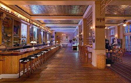 Charlie's Long Bar