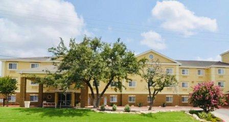 Quality Inn & Suites Airport North - Stone Oak