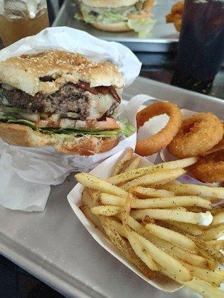 CUARTO DE KILO BURGERS