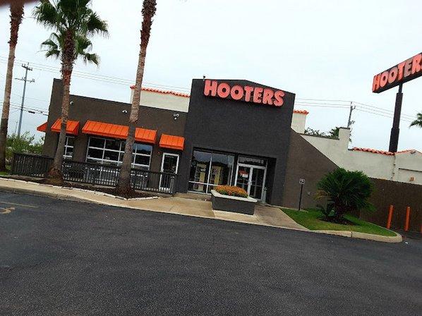 Hooters