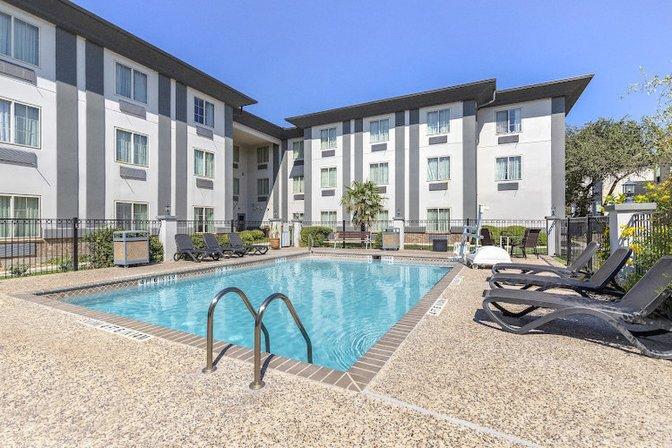 Best Western Medical Center North Inn & Suites Near Six Flags