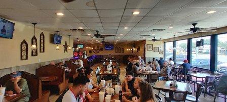 La Perla Bar & Grill