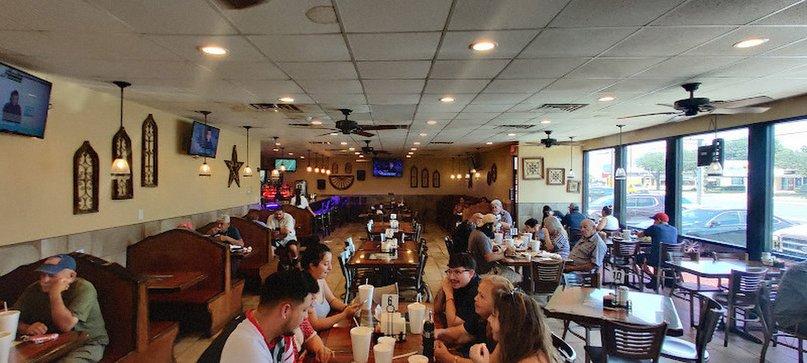 La Perla Bar & Grill