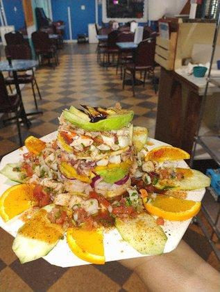 La Cima mariscos , antojitos y mas