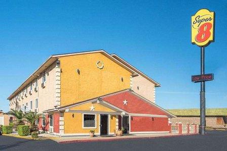 Super 8 by Wyndham San Antonio/I-35 North