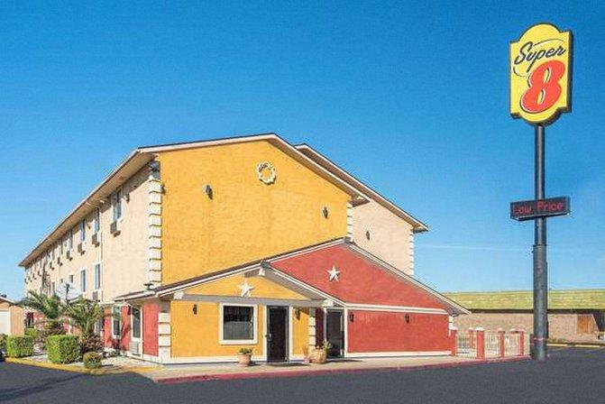 Super 8 by Wyndham San Antonio/I-35 North