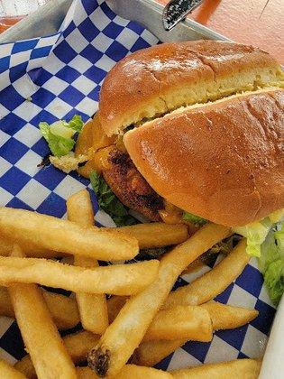 Tree House Burgers & Brews