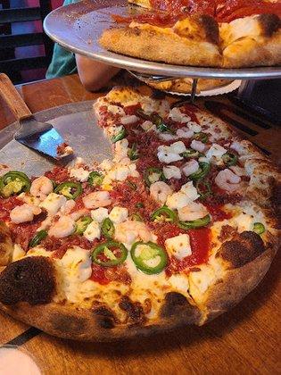 Lou's Woodfire Pizza
