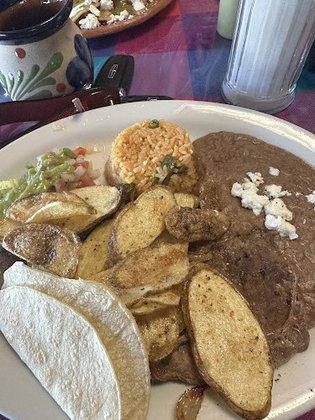 Antojitos Mariscos Marisol