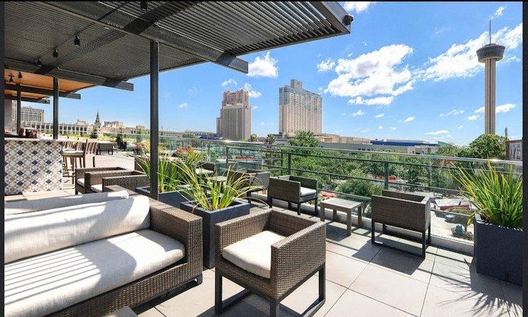 Fairmount Rooftop Oyster Bar