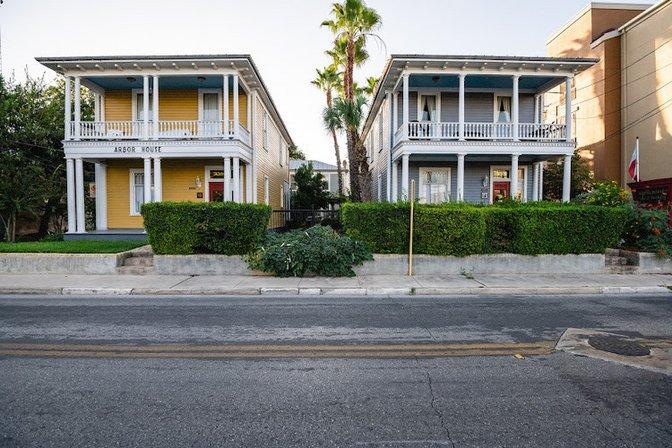 Arbor House Suites
