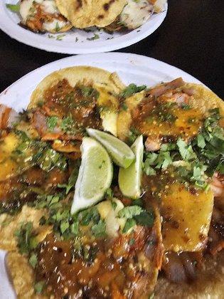 Los Trompos Tacos de Barrio