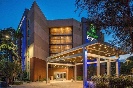 Holiday Inn Express & Suites San Antonio Medical-Six Flags by IHG