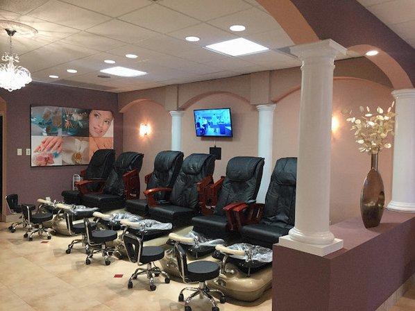 Moon Nails & Spa