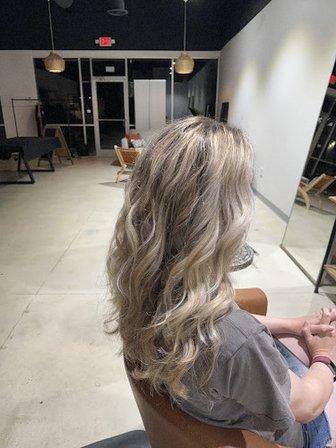 Oleada Salon + Boutique