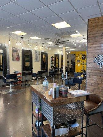 Tres Salon