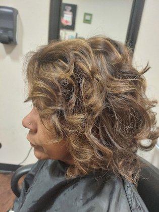 Oblige Salon