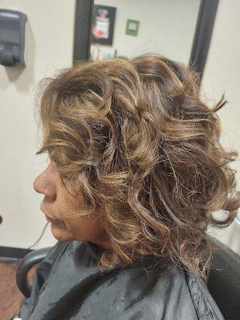 Oblige Salon