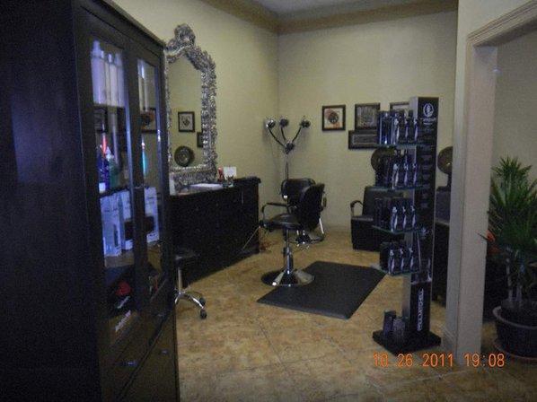 J's Hair Studio
