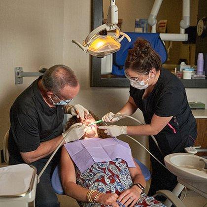 Les P. Pratt, DDS