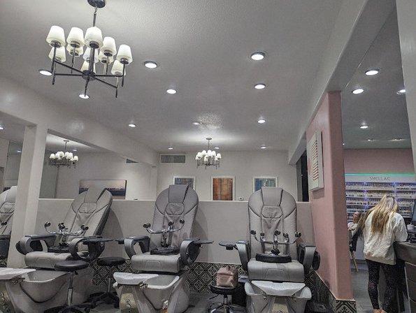 Holly's Nail Bar & Spa