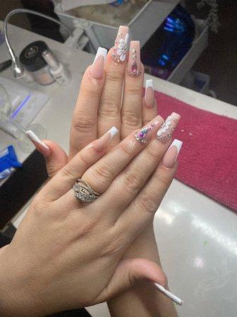 Lux Nails Bar