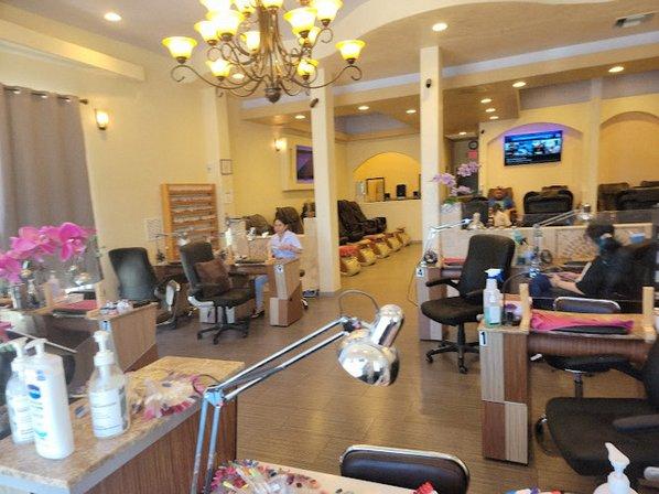 Glamor Nails & Spa