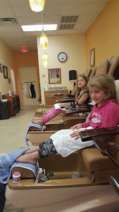 RT Nails & Spa