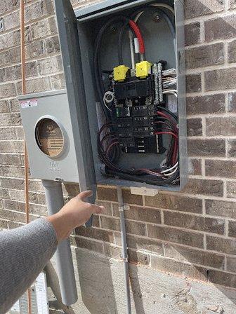 I V ELECTRICIAN LLC