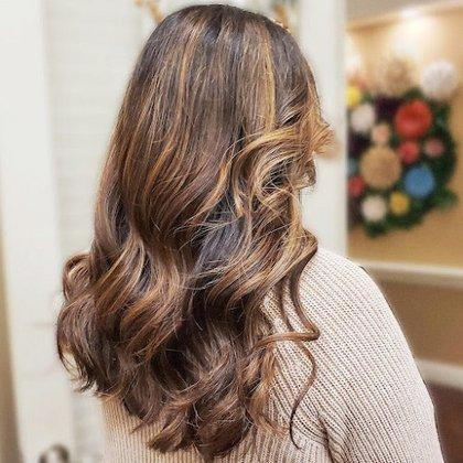 Amanda Binkley- Hairstylist