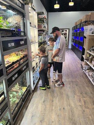 Don's Tropical Pets & Plants