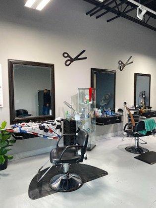 H SALON.and BARBER SHOP and HAIR SALONحلاق عربي