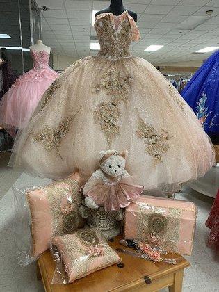 Adriana Casa De Novias & Quinceaneras