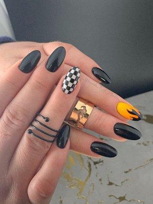 Weasel’s Nail Studio LLC