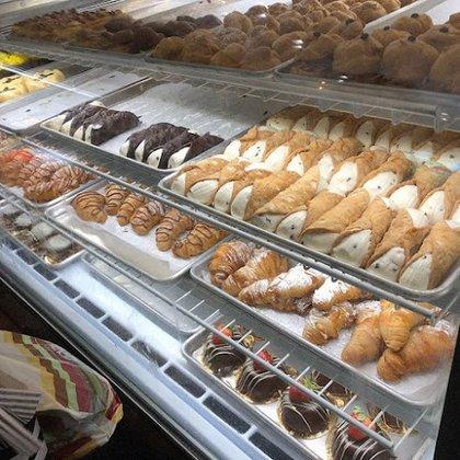 La Popular Bakery & Cake Shop