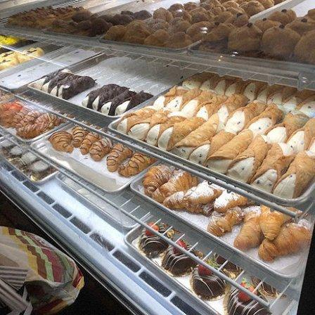 La Popular Bakery & Cake Shop