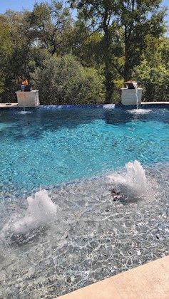 Jose's Pool Building