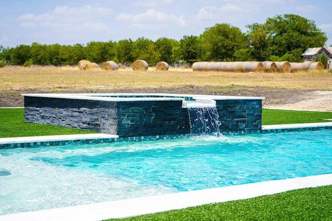 Maximum Pools and Spas LLC
