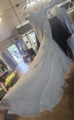 Laura's Eastwood Cleaners& Alterations