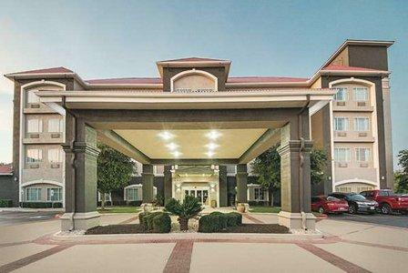 La Quinta Inn & Suites by Wyndham San Antonio Northwest