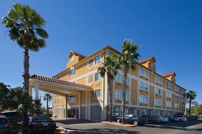 Holiday Inn Express & Suites San Antonio-Dtwn Market Area by IHG