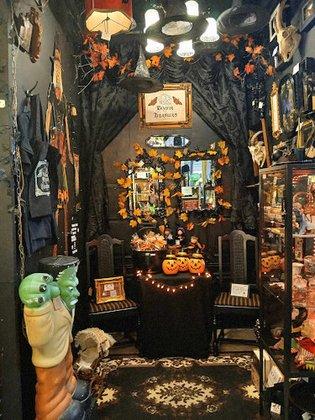 Bizarre Treasures (Oddity Shop)