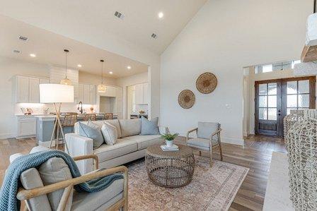 CUSTOM HOME STAGING