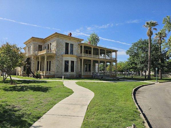 Commanders House