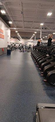 Crunch Fitness - San Antonio Woodlake